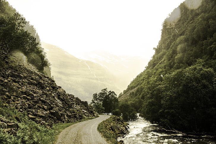 Foto, grå, Road, i nærheden af, søen, bjerge, overskyet