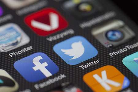 Twitter, Facebook, ensemble, échange d’informations, Instagram, Whats app, politique de confidentialité