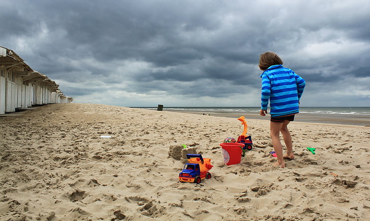 stranden, kusten, barn, Pojke, spela, leksaker, havet