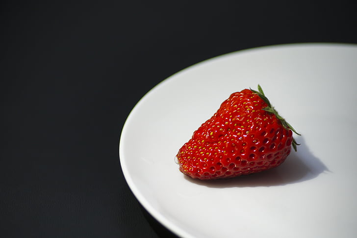 fruit, strawberry, wobble, close-up, disk, black, white