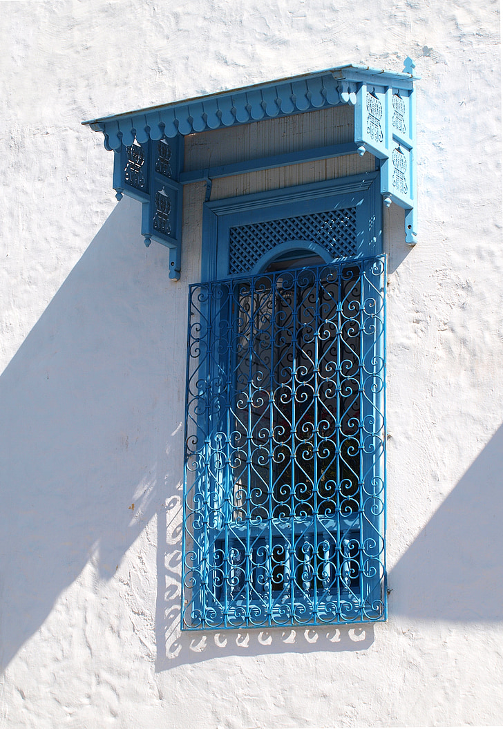 Carthage, logs, Tunis, Vecrīgā, zila, baltām sienām, logu rāmji