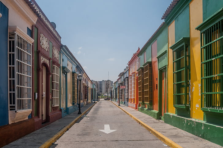 empty street, shops, stores, businesses, colorful, perspective, maracaibo