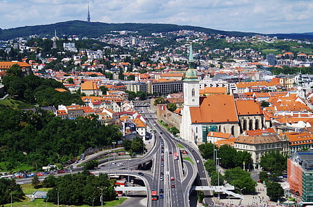 Pozsony, Szlovákia, a Szent Márton székesegyház, elérési út, közlekedés, város, rádió