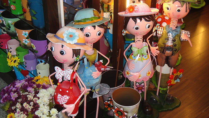 flower pots, puppets, toys, colors