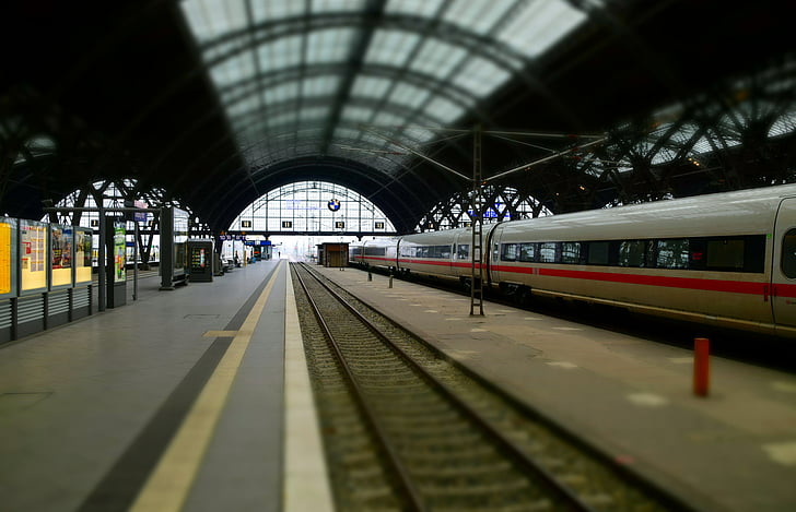 Pociąg, Stacja kolejowa, Lipsk, gleise, tory kolejowe, dachu stacji, hali