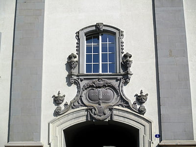 edifici, Districte de l'Abadia, l'entrada Est, arcs, decorades, façana, títol de la finestra