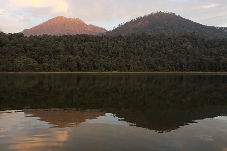 montagnes, Lac, java est, Indonésie, eau, aube, coucher de soleil