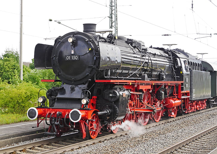 locomotive à vapeur, restaurée, célèbre, BR 01150, opérationnelles, centenaire, célébration du cent cinquante an