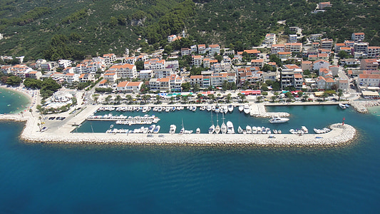 Tucepi Бийч, порт, Хърватия, лято, Средиземно море, панорама, живописна