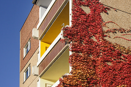 Szászország, Lipcse, lakási épületek, új épület, környezetbarátabbá tétele, ősz, erkély