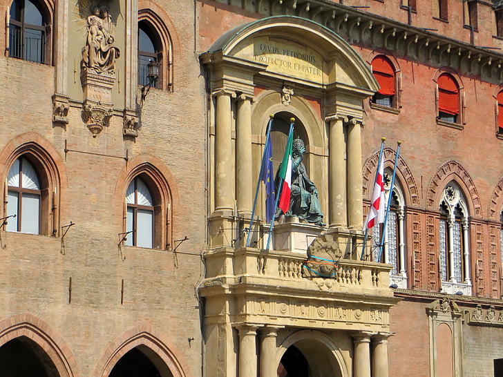 Italia, Bolonia, Plaza majorises, balcón, pasillo de ciudad, arquitectura, Europa