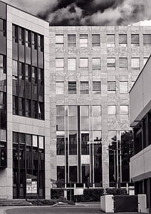 Architektūra, fasadai, veidrodis fasadai Niurnbergas, Pietų, Westpark, Šveicarijos frankai, medžiai