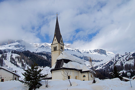 Arabba, Dolomites, kirik, Veneto, Belluno, Itaalia, Alpid