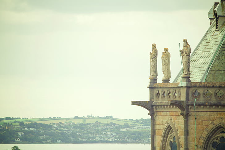 henkilö, osoittaa, kolme, patsas, St Colman-katedraali, Cobh, Irlanti