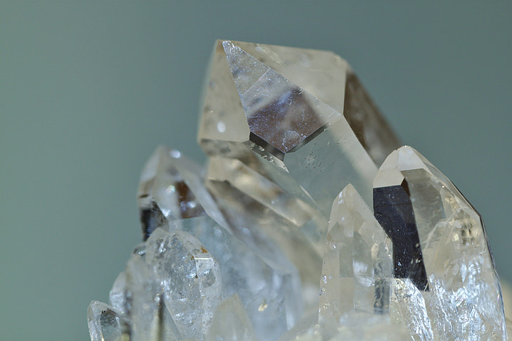 Kalnų krištolas, kristalas, pusiau brangiųjų akmenų, mineralinis, šviesos, refleksai, perlas