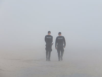 Playa, niebla, hombres, al aire libre, personas, policía, orilla del mar