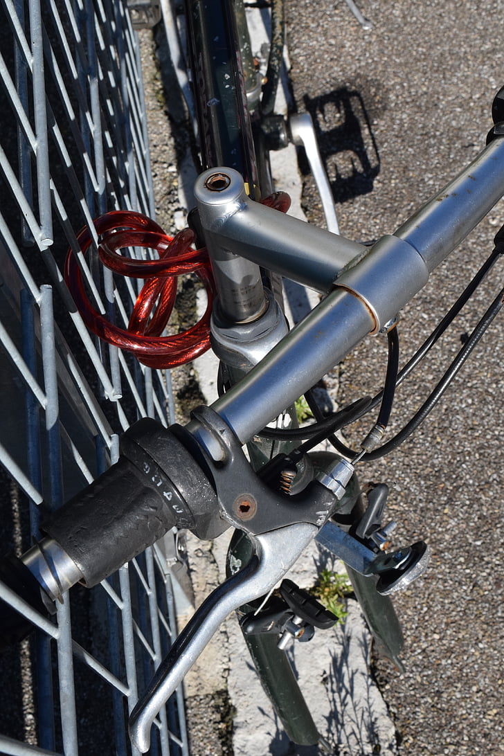vélo, volé, cadre, cadres de bicyclettes, pas de roues, roues hors, enchaînés