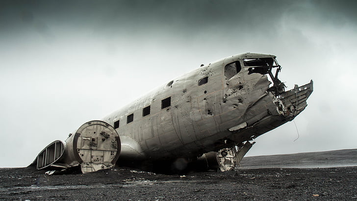 Fotografía, restos del naufragio, avión, orilla del mar, durante el día, accidente, accidente