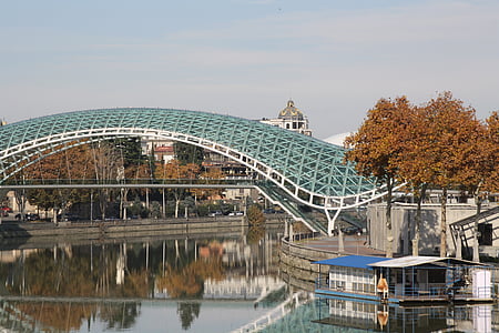 Tbiliszi, béke-híd, város