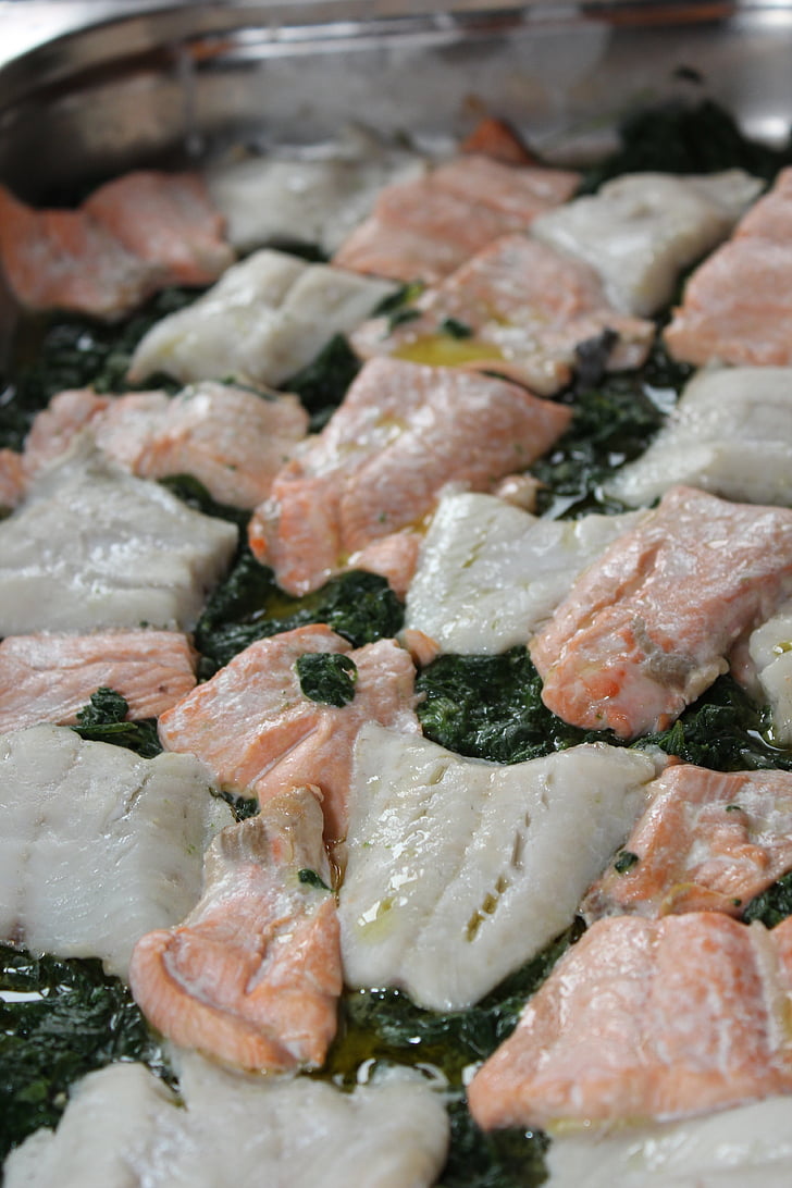 plat de peix, menjar calent, bufet calent, bufet, salmó