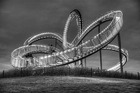Duisburg, bianco e nero, ponti, fotografia di notte