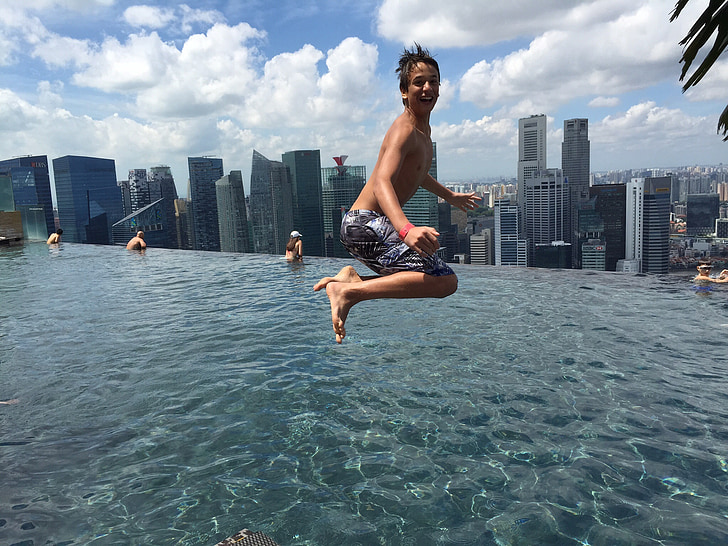 -stap-springen, Singapore, marinabaysands, kinderen