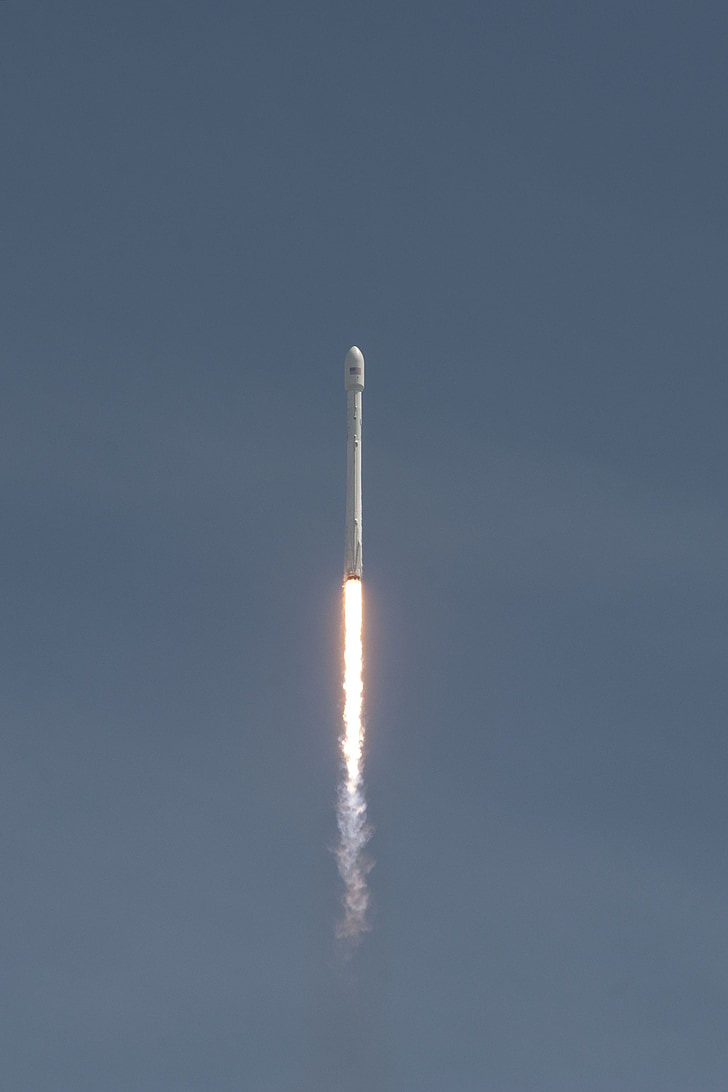 rakett lanseringen, spacex, lift-off, lanseringen, flammer, fremdrift, plass