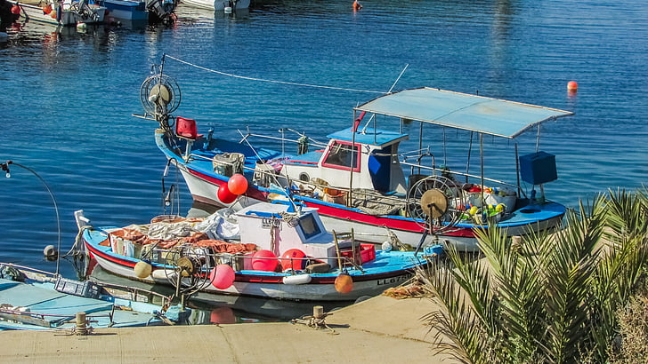 Kypr, Xylofagou, rybolov úkryt, lodě