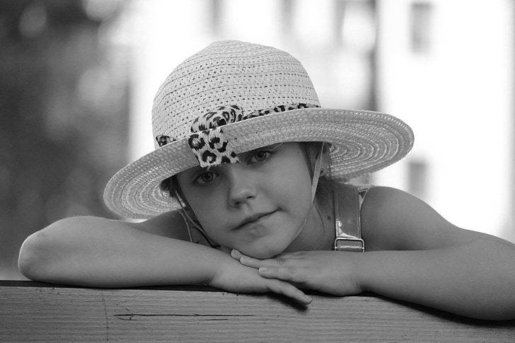 deklica, portret, Cherno-bela, klobuk, poletje