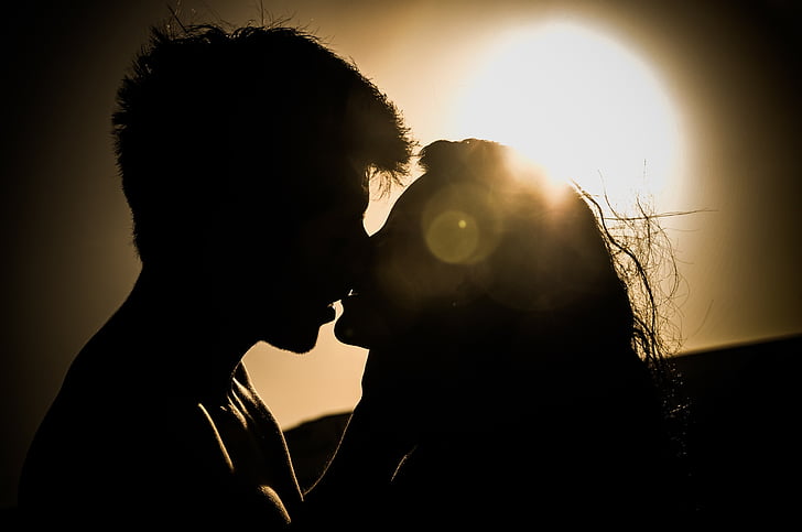posta de sol, petó, parella, l'amor, Romanç, romàntic, silueta