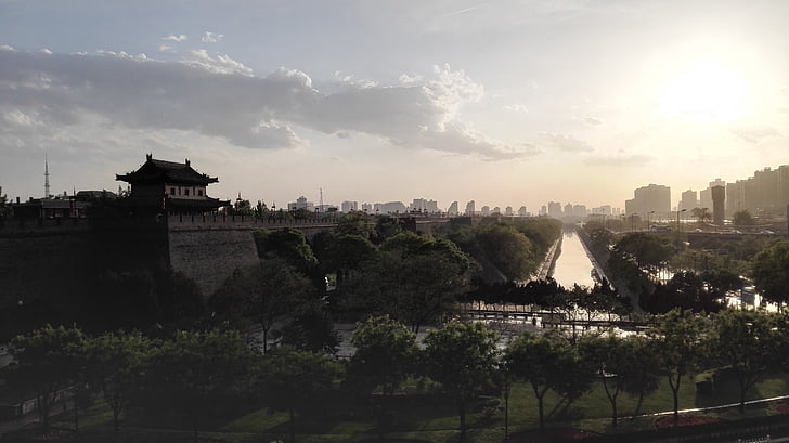 Xi'an, tembok kota, gerbang kota, parit, senja, matahari terbenam, khidmat