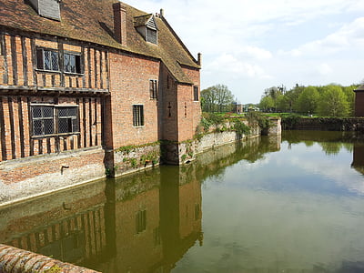 kentwell hall, suffolk, moat, castle, reflection, moat wall