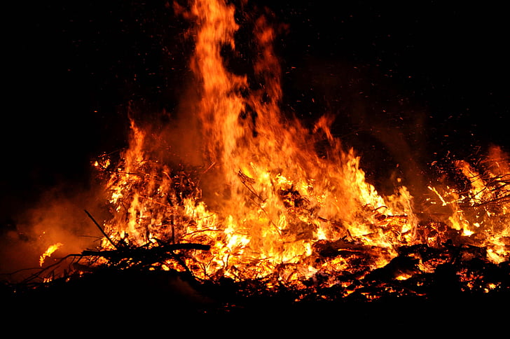Velykų ugnis, liepsna, naktį, deginimas, karščio - temperatūra, žėrintis, pavojaus