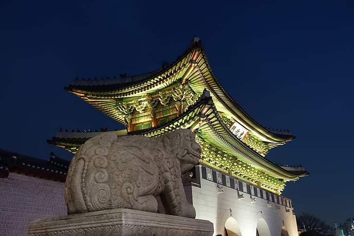 Gwanghwamun, vista de noche, Sejongno, sitios históricos, Corea, Seúl, representación de animales