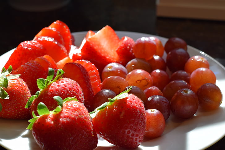 viinamari, viinamarjad, maasikas, maasikad, puu, toidu, punane