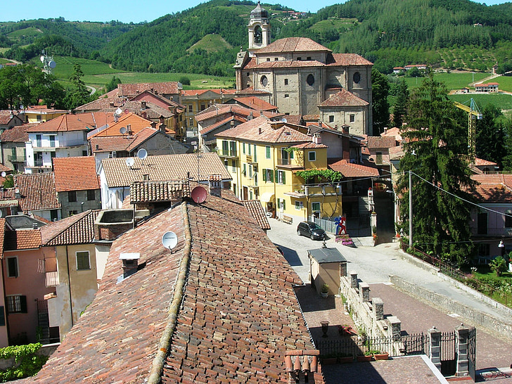 Piemonte, Langhe monferrato, bubbio, draudzes baznīca, vēsturisko centru