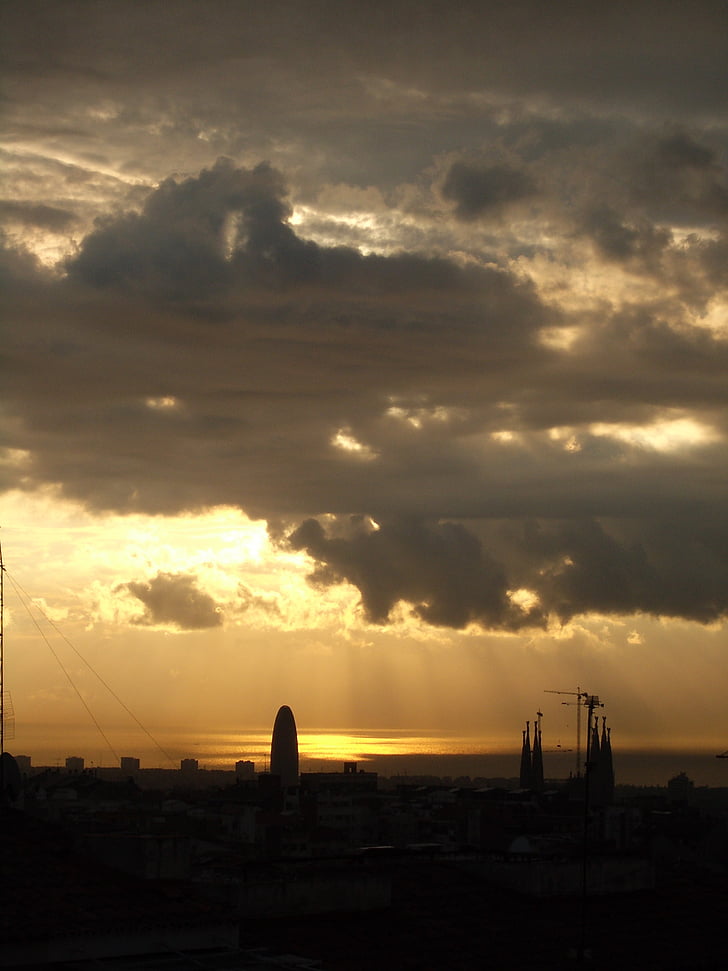 Barcelona, zalazak sunca, nebo, oluja, kiša