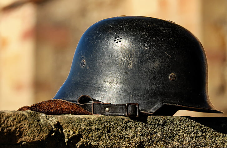 Stahlhelm, háború, harmónia, háború ereklye, fal, fém, közeli kép: