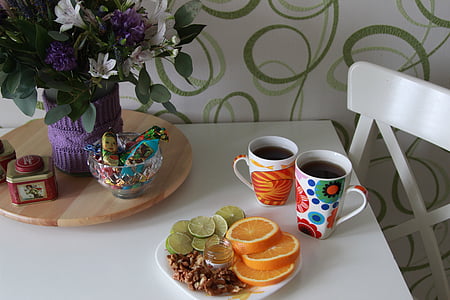 dolços, berenars, taronja, taula, tasses de te, matí, esmorzar