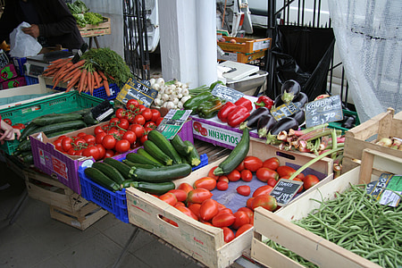 зеленчуци, щанда за зеленчуци, пазар, будка на пазара, домати, тиквички