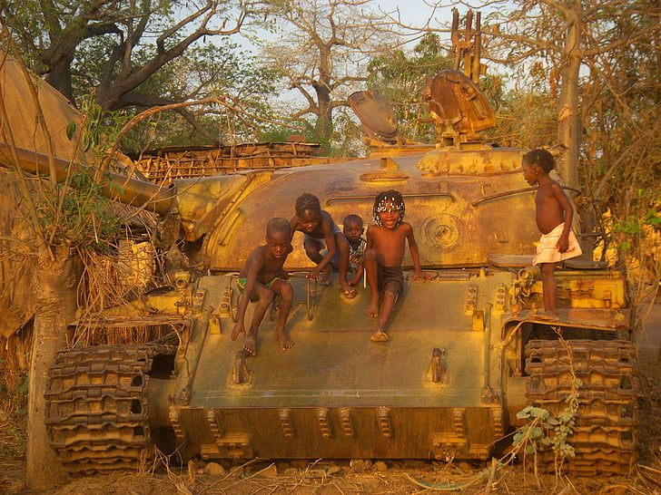 trẻ em, chiến tranh, xe tăng, Châu Phi