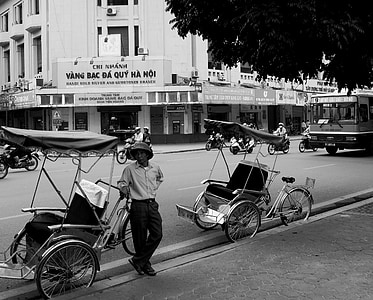 Vietnam, Hanoi, blanco y negro, calle, rickshaw