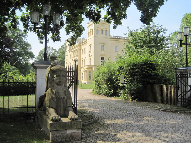Schloß steinhöfel, Castell, entrada del parc, Parc del castell, l'estiu, porta, arbust