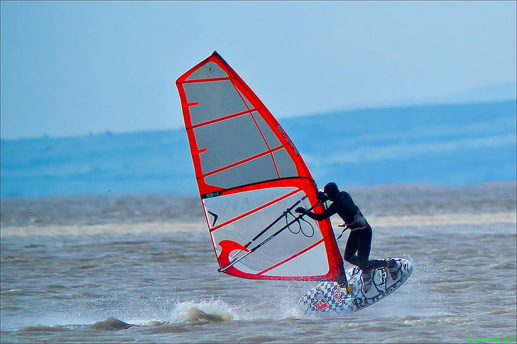 windsurfing, sporturi nautice, vânt, mare, rece, umed, placă de surf