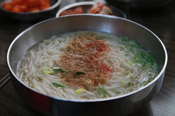 macarrão de festa, massa de água, o caldo de anchova, macarrão, se, comida coreana, um banquete de comida