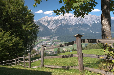 hegyek, Alpok, Inn-völgyben, Tulfes, Ausztria, rét, fa kerítés