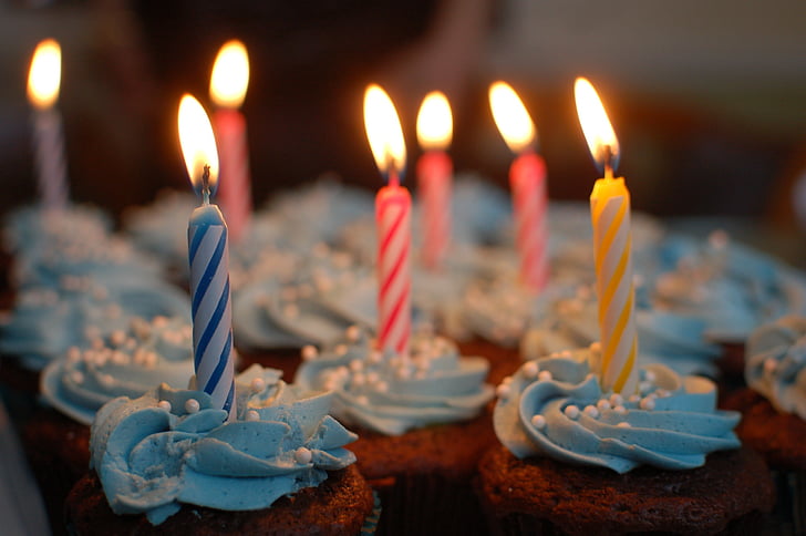 chocolade, cupcakes, grijs, ICIN, verlicht, kaarsen, verjaardag