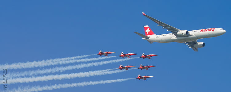 passagerarflygplan, jaktflygplan, flugshow, schweiziska flygbolaget, patrull suisse