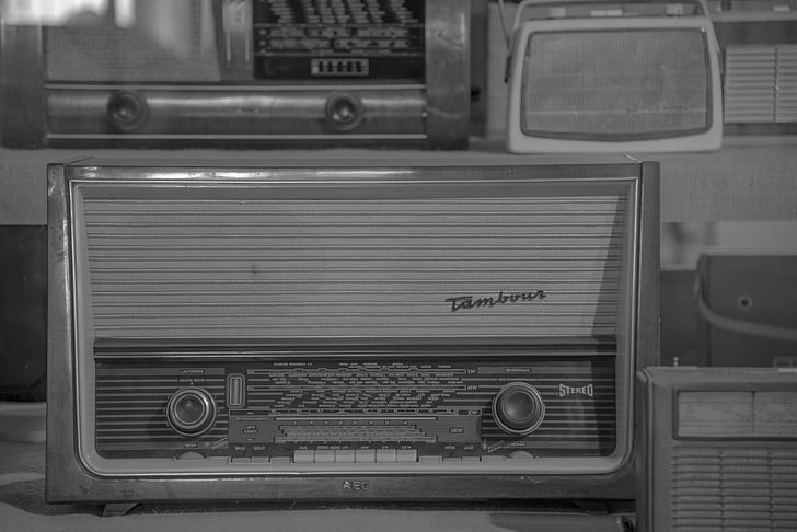Radio, radio a valvole, oggetto d'antiquariato, vecchio, altoparlanti, retrò, tubi a vuoto