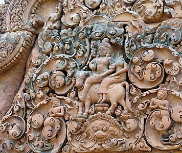 Cambodge, Angkor, Temple, Banteay srei, femmes de Temple, statues, fronton